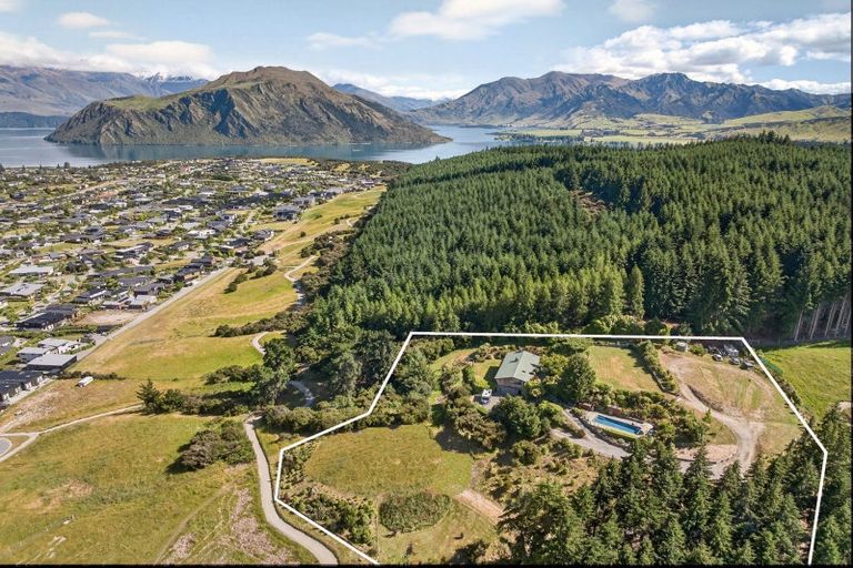 Photo of property in 52 Kirimoko Crescent, Wanaka, 9305