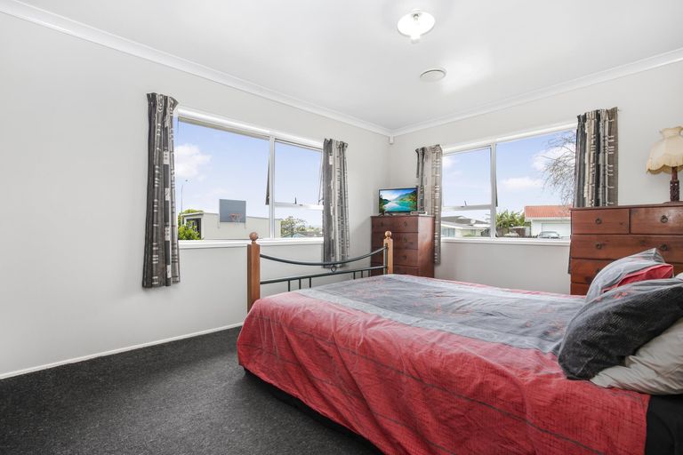 Photo of property in 16 Damian Way, Weymouth, Auckland, 2103