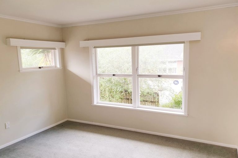 Photo of property in 1 Marsh Avenue, Forrest Hill, Auckland, 0620