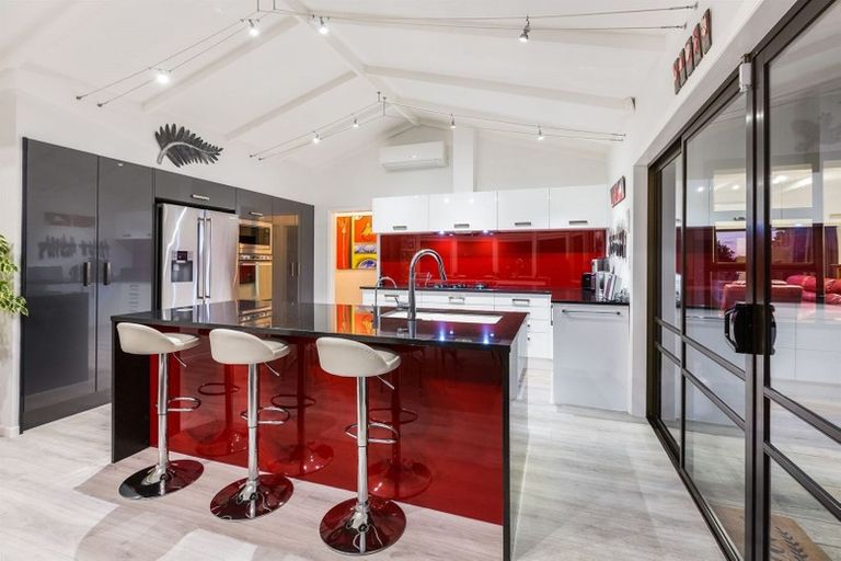 Photo of property in 109 Golf Road, Paraparaumu Beach, Paraparaumu, 5032