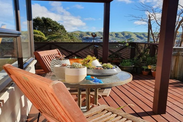 Photo of property in 30 Guadeloupe Crescent, Grenada Village, Wellington, 6037