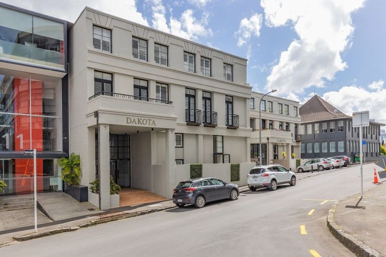 Photo of property in 5 Cheshire Street, Cannons Creek, Porirua, 5024