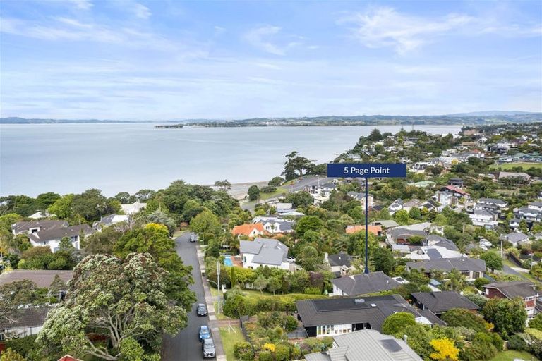 Photo of property in 5 Page Point, Mellons Bay, Auckland, 2014