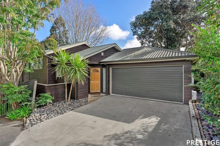 Photo of property in 2/21 Tobruk Crescent, Milford, Auckland, 0620