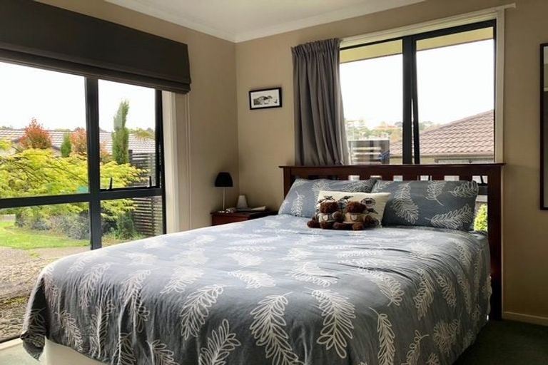 Photo of property in 22 Zefiro Drive, Massey, Auckland, 0614