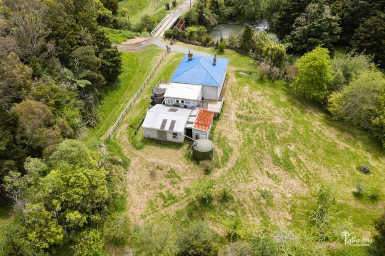 Photo of property in 27 Donnellys Station Road, Donnellys Crossing, Dargaville, 0379