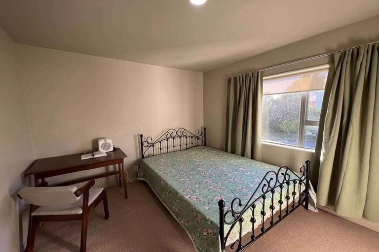 Photo of property in 2 Myers Grove, Churton Park, Wellington, 6037