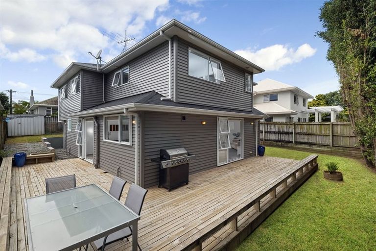 Photo of property in 116a Forrest Hill Road, Forrest Hill, Auckland, 0620