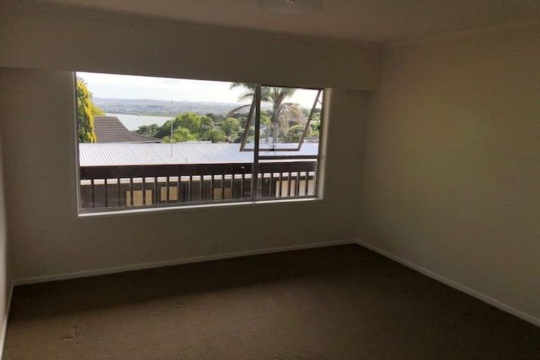 Photo of property in 4 Sispara Place, Beach Haven, Auckland, 0626