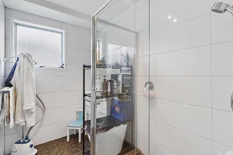 Photo of property in 12 Slim Place, Clendon Park, Auckland, 2103