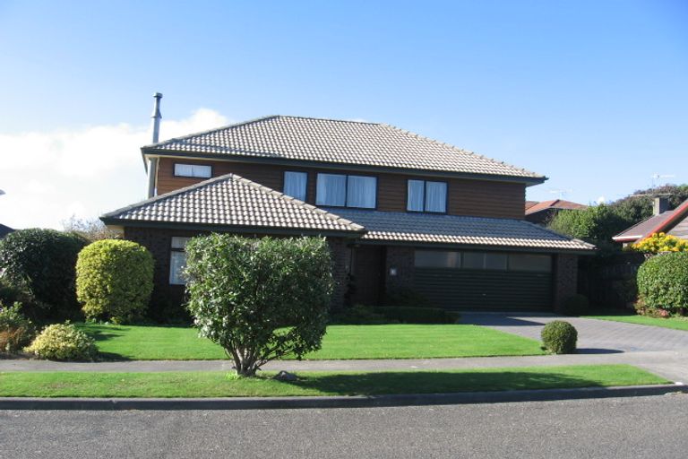 Photo of property in 2 Ellwood Place, Churton Park, Wellington, 6037