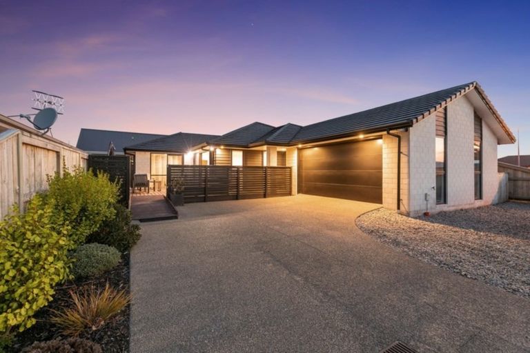 Photo of property in 4 Harding Drive, Papamoa Beach, Papamoa, 3118