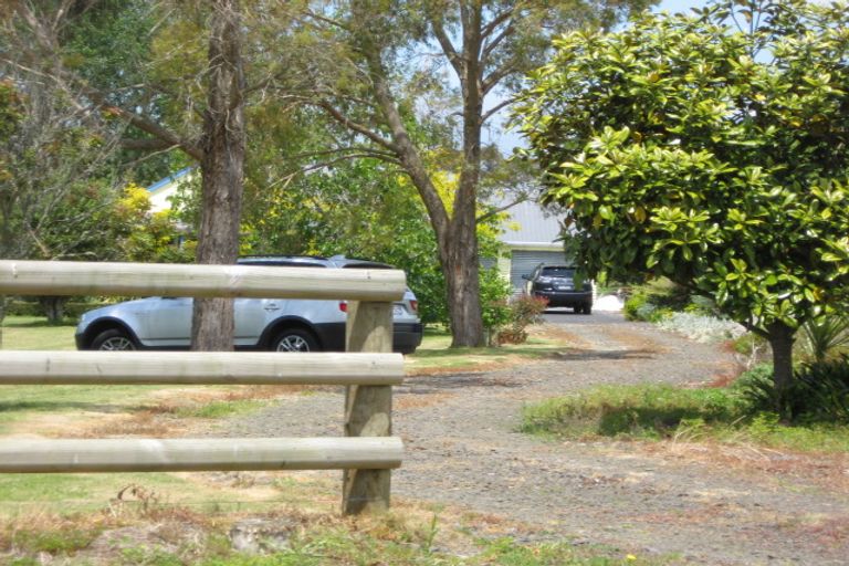 Photo of property in 76 Riverland Road, Kumeu, 0892