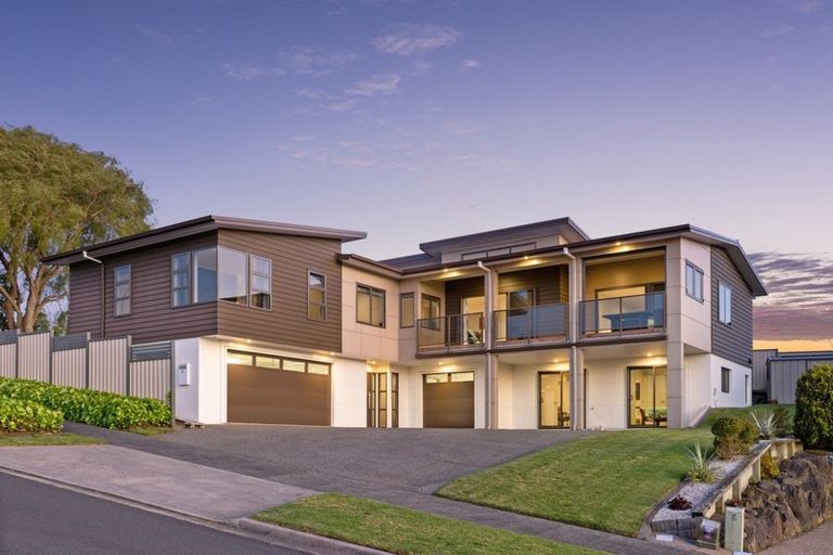 Photo of property in 1 Holcombrooke Lane, Welcome Bay, Tauranga, 3175