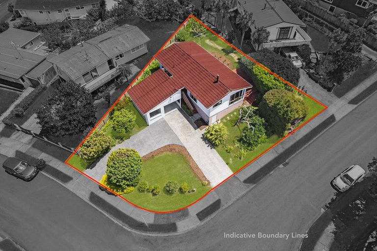 Photo of property in 2 Ensign Place, Hillcrest, Auckland, 0627