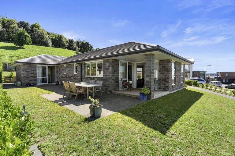 Photo of property in 43 Lakeside Terrace, Omokoroa, 3114