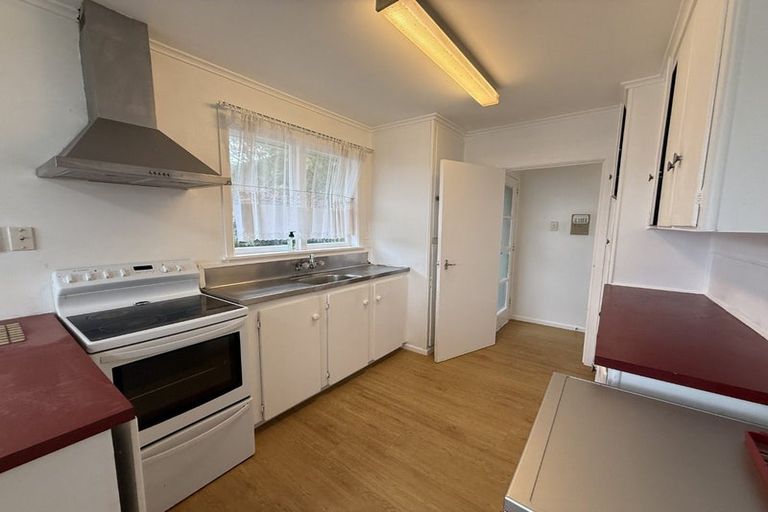 Photo of property in 39 Vera Road, Te Atatu South, Auckland, 0610
