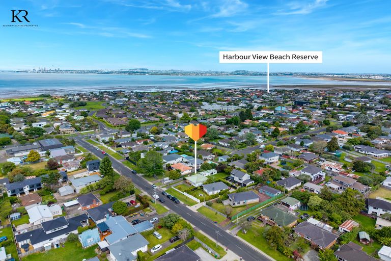Photo of property in 53 Waipani Road, Te Atatu Peninsula, Auckland, 0610