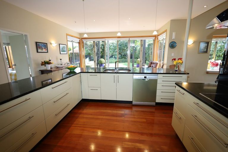 Photo of property in 30 Karaka Road, Otumoetai, Tauranga, 3110