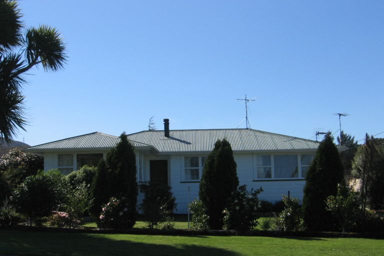 Photo of property in 15 Harrison Street West, Featherston, 5710