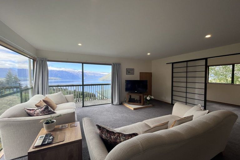Photo of property in 117a Wynyard Crescent, Fernhill, Queenstown, 9300