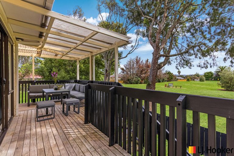 Photo of property in 2/187 Carnoustie Drive, Wattle Downs, Auckland, 2103