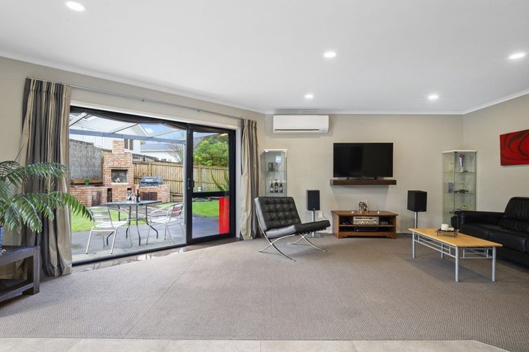 Photo of property in 10 Bovill Way, Tuakau, 2121