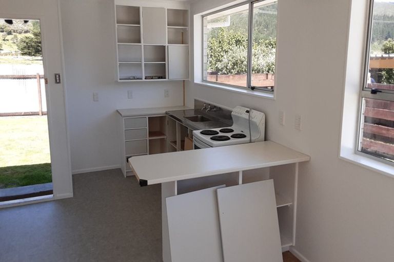 Photo of property in 2/306 Wellington Road, Wainuiomata, Lower Hutt, 5014