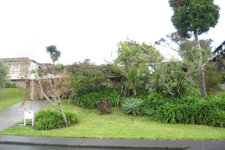 Photo of property in 14 Mcmillan Place, Mellons Bay, Auckland, 2014