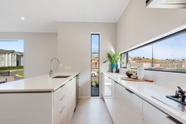 Photo of property in 6 Kuparu Lane, Red Beach, 0932