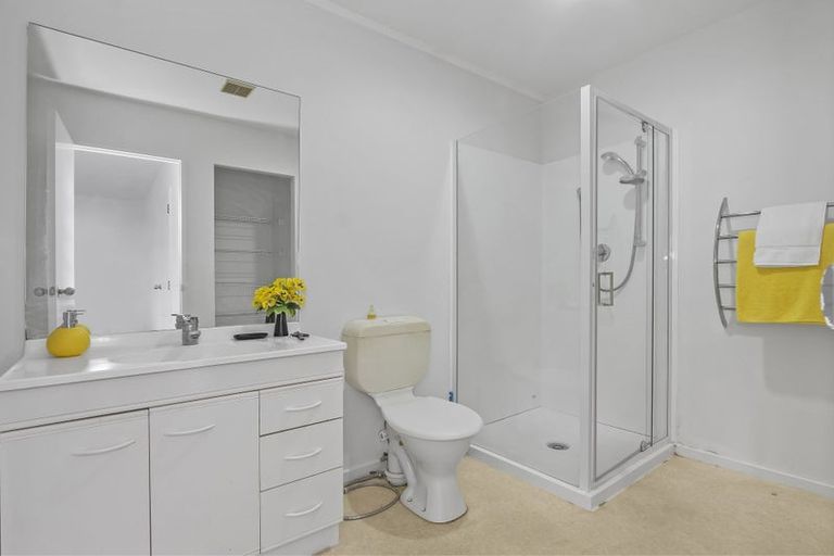 Photo of property in 2/23 Charlenne Close, Ranui, Auckland, 0612