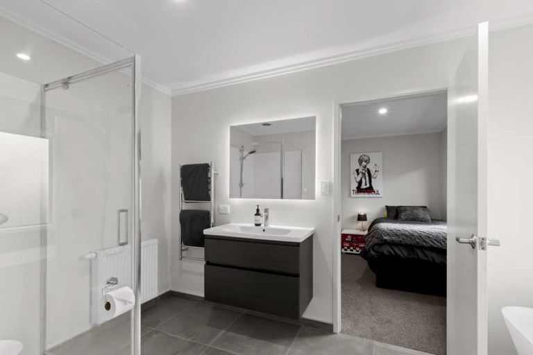 Photo of property in 45 Corriedale Road, Jacks Point, 9371