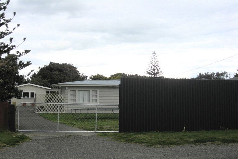 Photo of property in 48 Park Avenue, Waitarere Beach, Levin, 5510