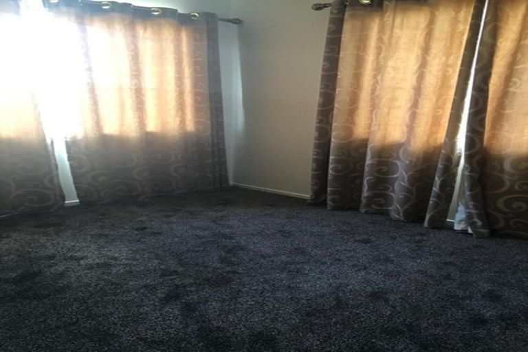 Photo of property in 15 Matilda Place, Weymouth, Auckland, 2103