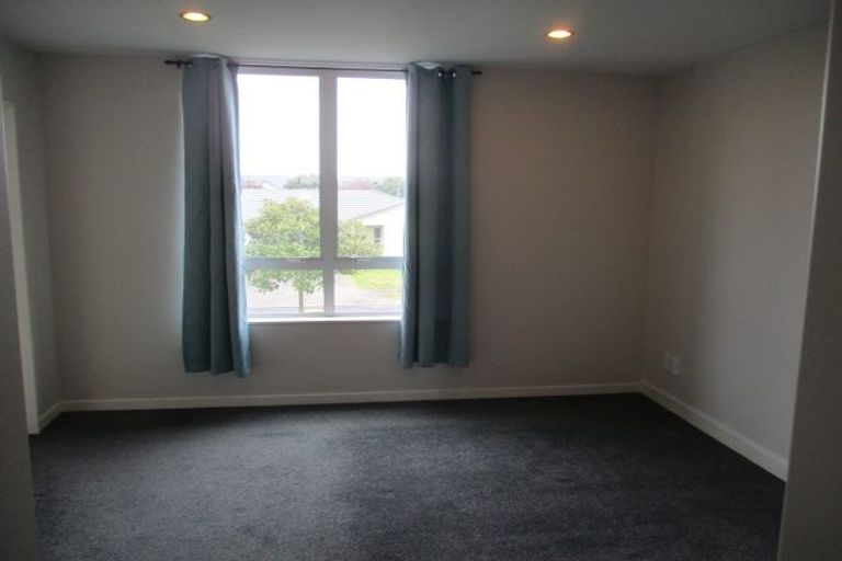 Photo of property in 13 Popokatea Drive, Takanini, 2112