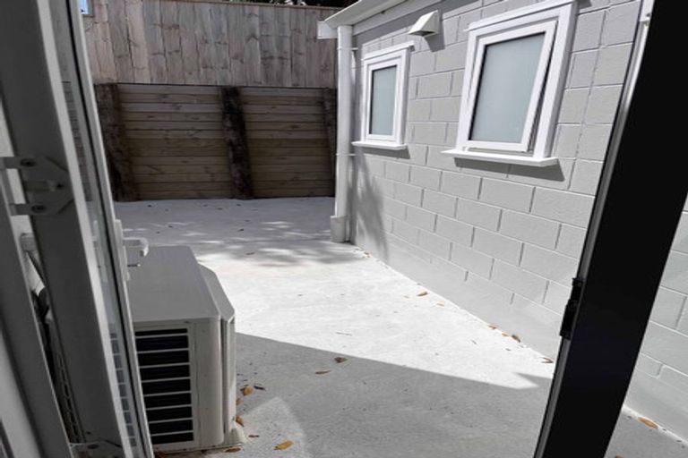 Photo of property in 7 Rixon Grove, Mount Victoria, Wellington, 6011