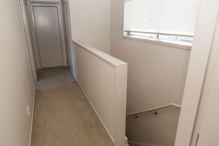 Photo of property in 8 Brindle Way, Newlands, Wellington, 6037