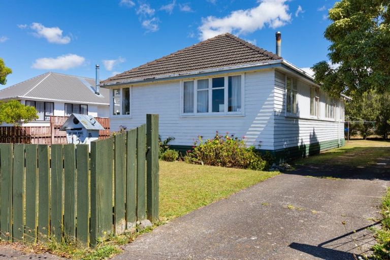 Photo of property in 15 Redfern Street, Dannevirke, 4930