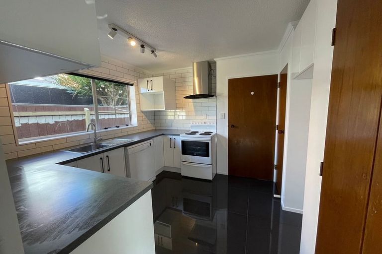 Photo of property in 18a Wai-iti Crescent, Woburn, Lower Hutt, 5010