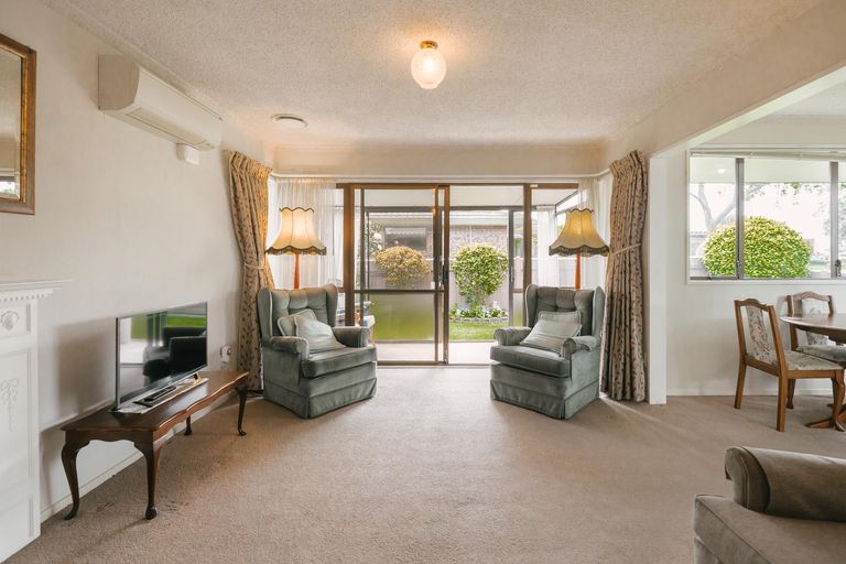 Photo of property in 4 Mcarthur Street, Terrace End, Palmerston North, 4410