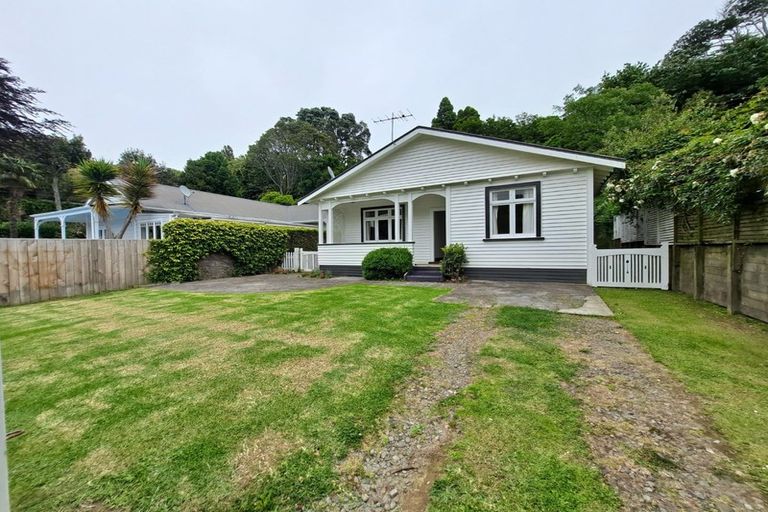 Photo of property in 22 Bracken Street, New Plymouth, 4310