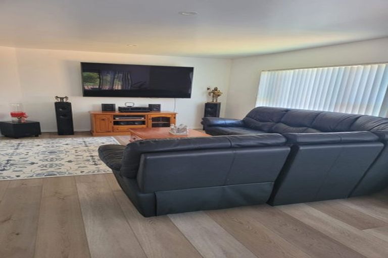 Photo of property in 23 Riverglade Parkway, Te Atatu South, Auckland, 0610