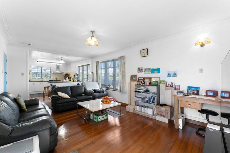 Photo of property in 586 Te Atatu Road, Te Atatu Peninsula, Auckland, 0610