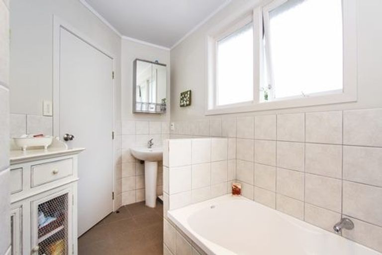 Photo of property in 1/75 Rosedale Road, Pinehill, Auckland, 0632