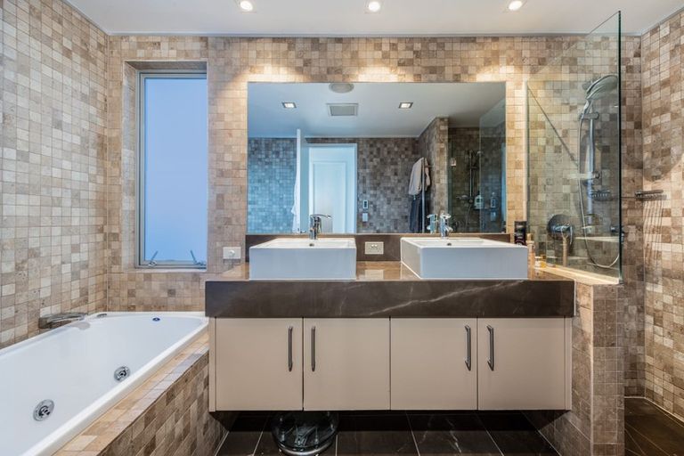 Photo of property in 3/245 Hurstmere Road, Takapuna, Auckland, 0622