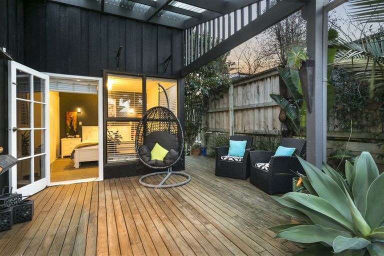 Photo of property in 2/13 Belmont Terrace, Milford, Auckland, 0620