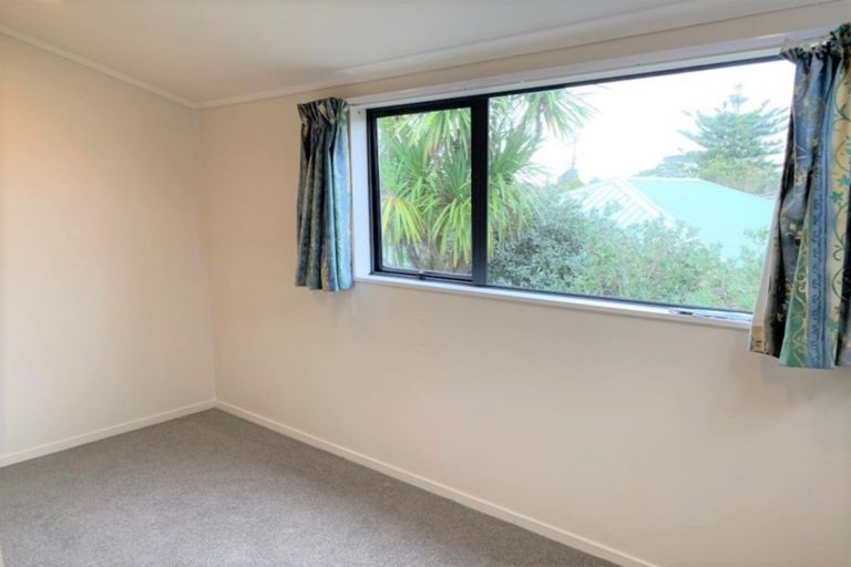 Photo of property in 13b Crystal Avenue, Glendene, Auckland, 0602