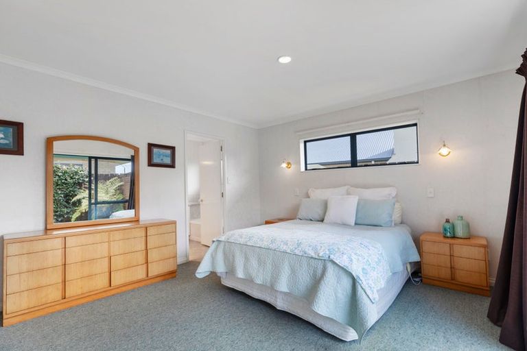 Photo of property in 10 Sandhurst Drive, Papamoa Beach, Papamoa, 3118