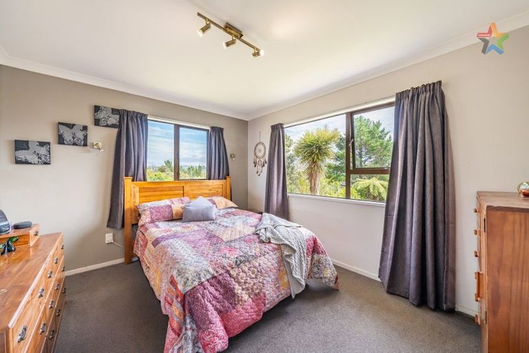 Photo of property in 21 Whitechapel Grove, Stokes Valley, Lower Hutt, 5019