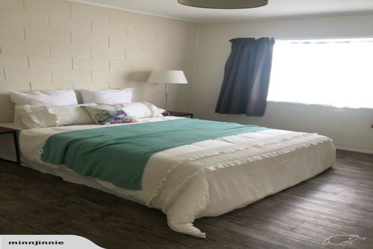 Photo of property in 1/2 Halberg Street, Glenfield, Auckland, 0629